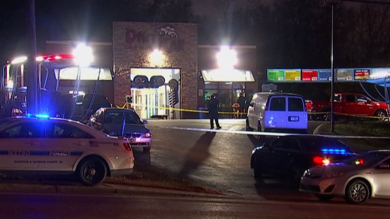 Residentes del lugar aseguran que escucharon al menos una docena de disparos por arma de fuego.