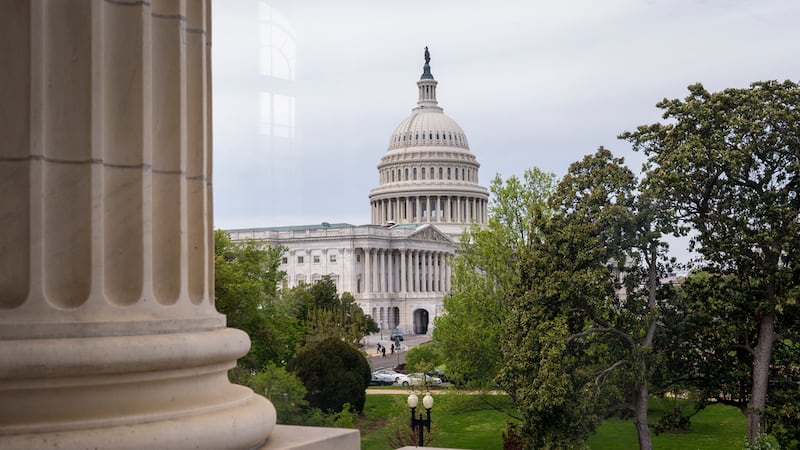 Vista del domo del Capitolio en Capitol Hill, Washington, el lunes 13 de abril de 2026. (AP...