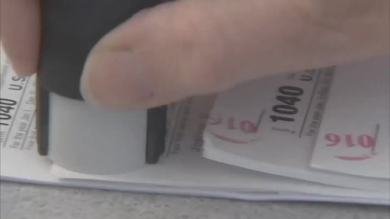 Contribuyentes que hacen los 'taxes' con número ITIN perderán al menos dos tipos de beneficios...