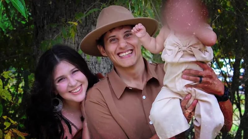 Fue a la cita para que le aprobaran la 'green card' y terminó de vuelta en su país. Dice que...