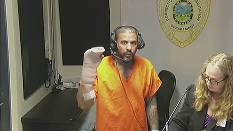 Según el informe de arresto, la víctima declaró que mantenía una relación con el acusado desde...
