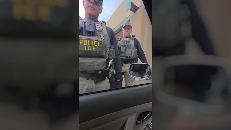 Un residente de la ciudad de Mesa asegura que agentes de inmigración lo confundieron con otra...