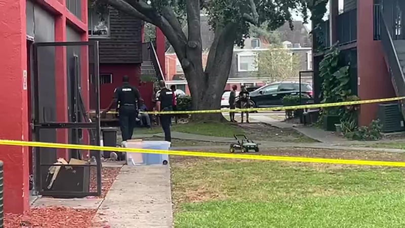 Bala perdida alcanza a niño de 8 años en un complejo de apartamentos. En la llamada al 911 se...